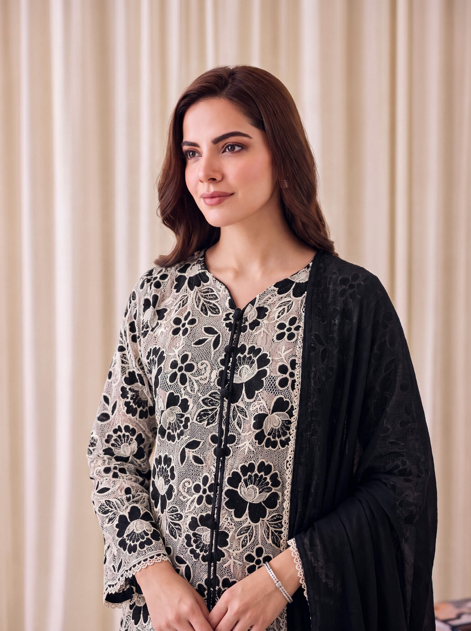 Aaira Chand Raat 🖤🤍