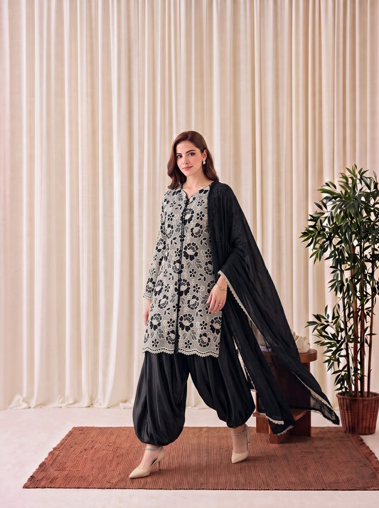 Aaira Chand Raat